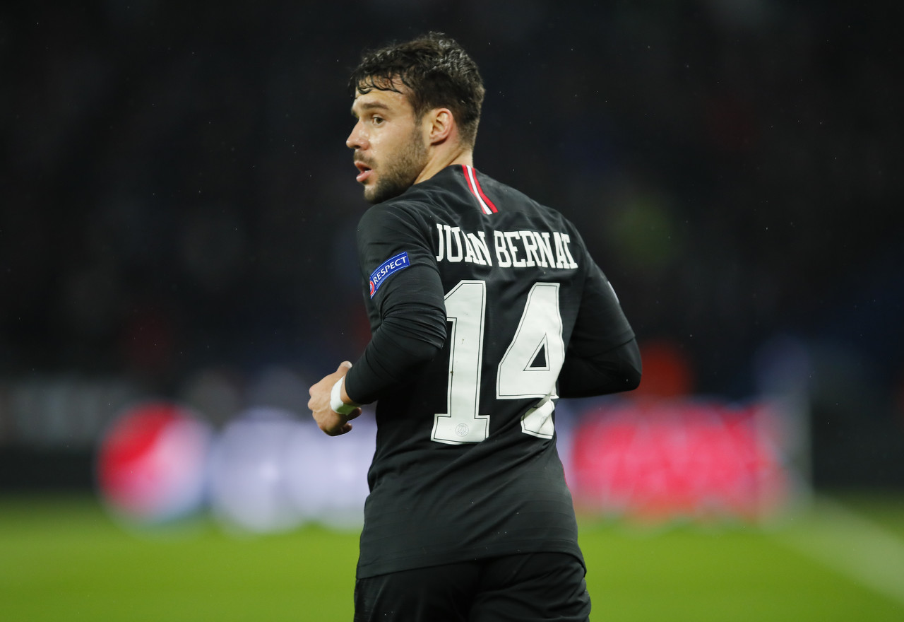 足坛历史第一左边后卫,来自足坛最佳前锋的压迫感