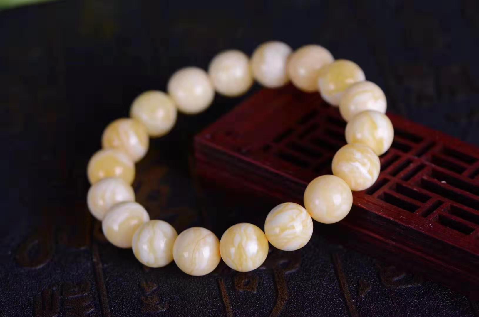 365紫光灯光下蜜蜡真假对照图,辨别蜜蜡真假的小窍门