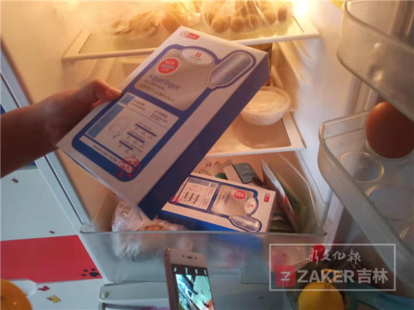 为变美做整容手术,女孩为变美注射玻尿酸