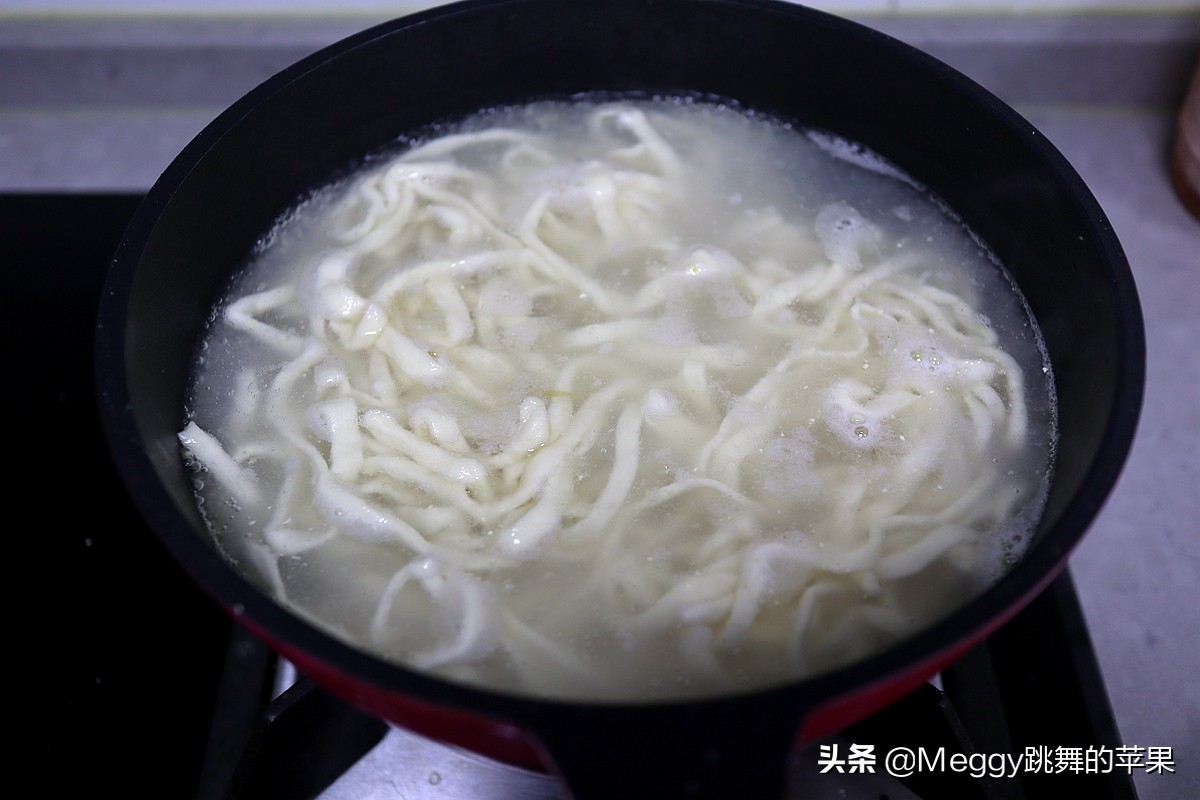 夏天最好吃的手擀面,夏天手擀面怎么吃好吃