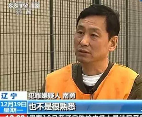 「微评」会踢球的都死了!索性军训一支国足顶上吧!