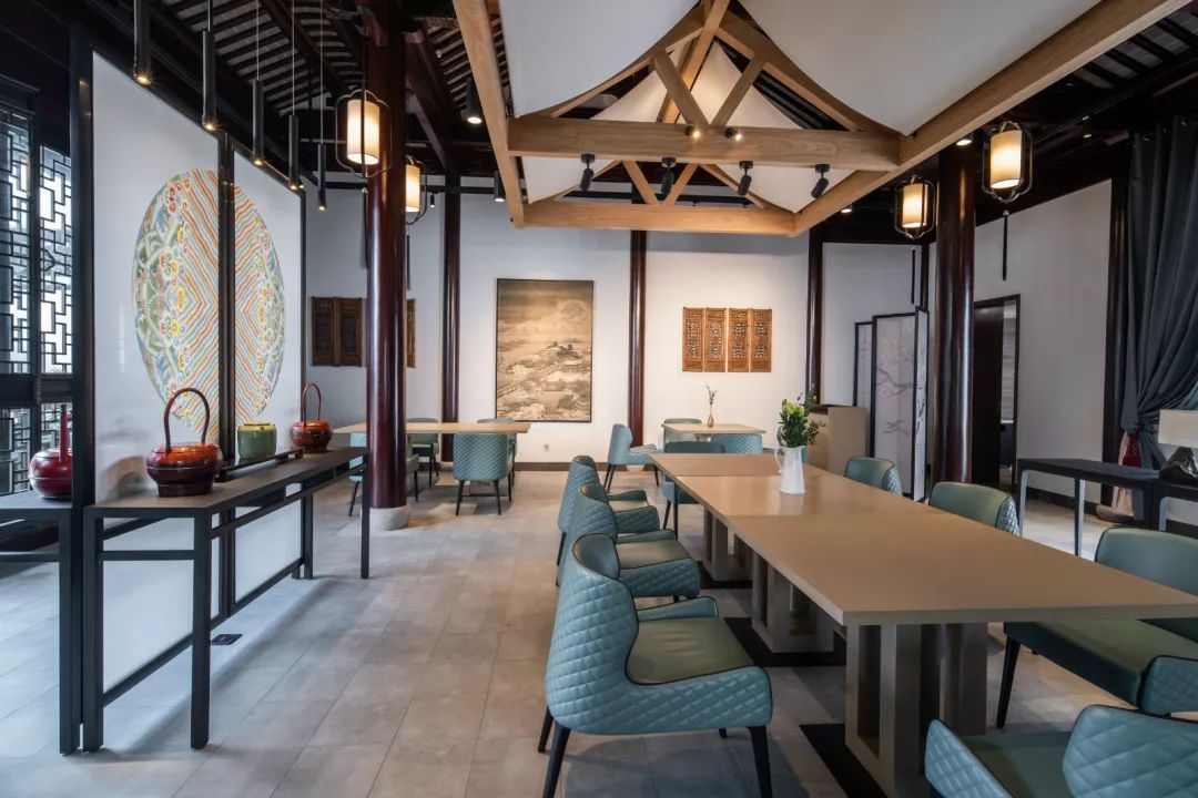 奇点相对论|爱慕董事长张荣明：品牌影响与迎合之间