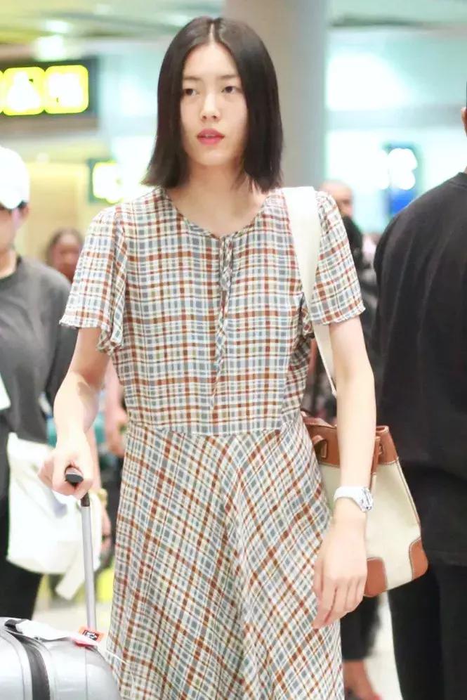 刘雯今年最流行的包,刘雯同款包时尚潮流大牌大容量