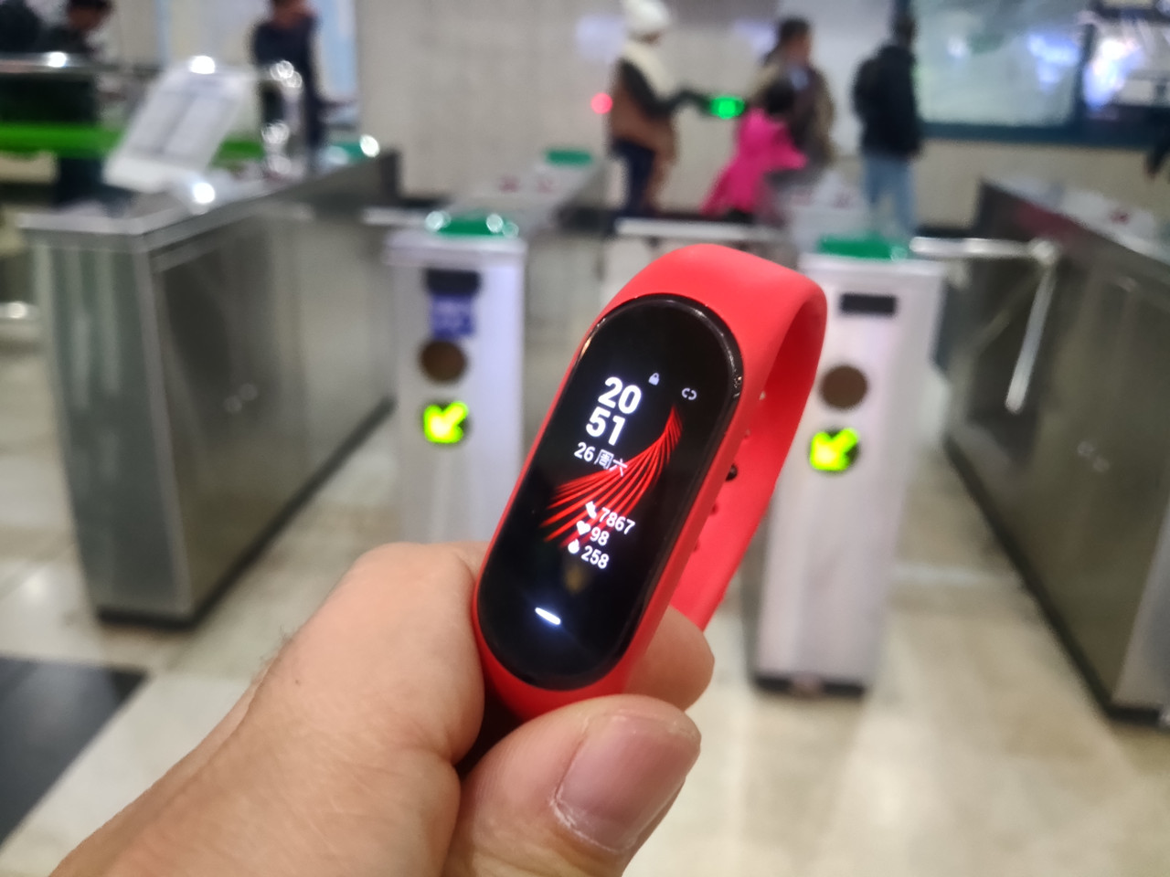 有品上架一款拥有彩色腕带可刷公交刷地铁能够模拟门禁卡黑加手环