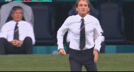 56岁教练才是意大利队最帅男人!穿LP戴百万RM,老男人不油腻典范