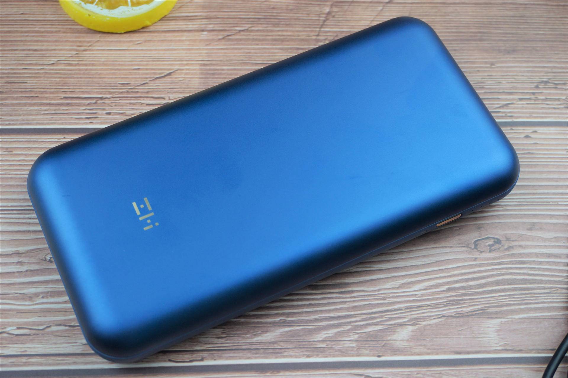 笔记本可用充电宝,zmi10号移动电源pro拆解