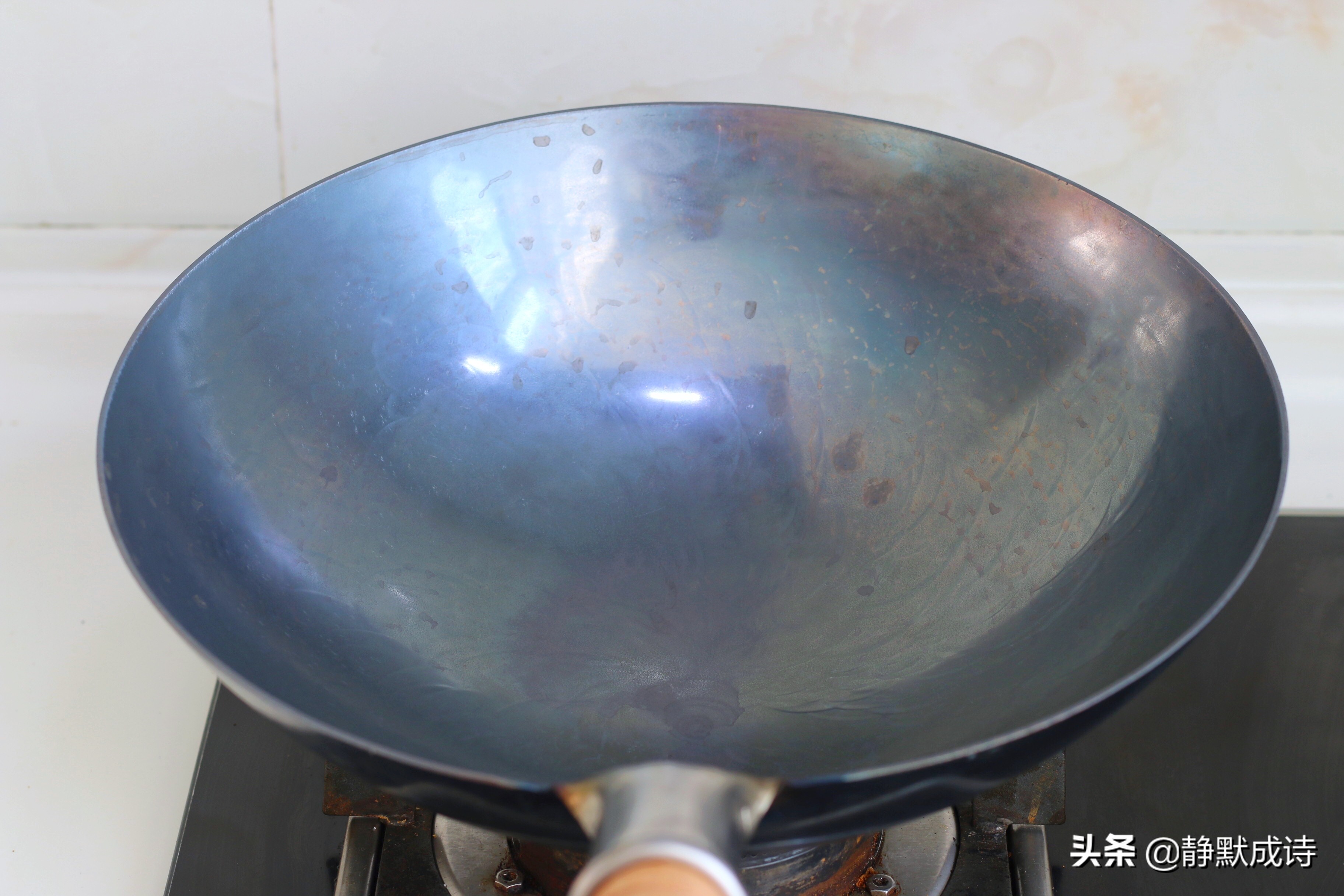 铁锅怎么开锅后直接用,铁锅怎么开锅不会生锈粘锅呢