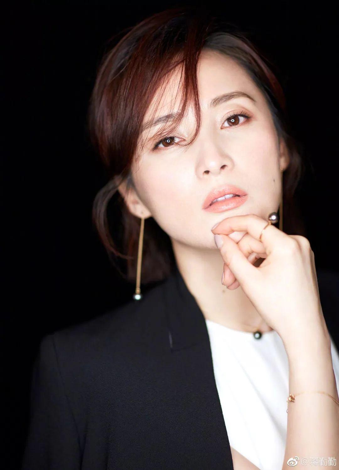 蒋勤勤钱包多少钱,蒋勤勤爱马仕钱包