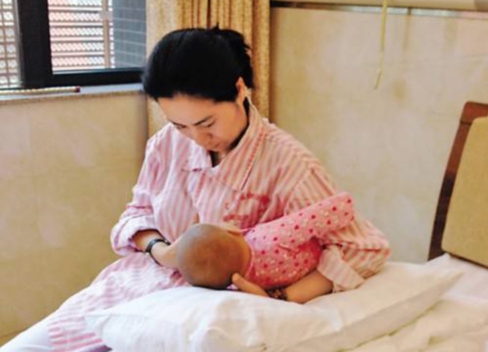 为啥婴儿吃着奶睡着了放下又醒了,为啥宝宝吃母乳睡了一放下又醒了