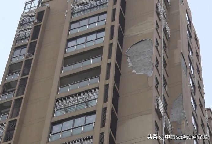 高层外墙保温层脱落安全事故,楼房外墙保温层脱落有影响吗