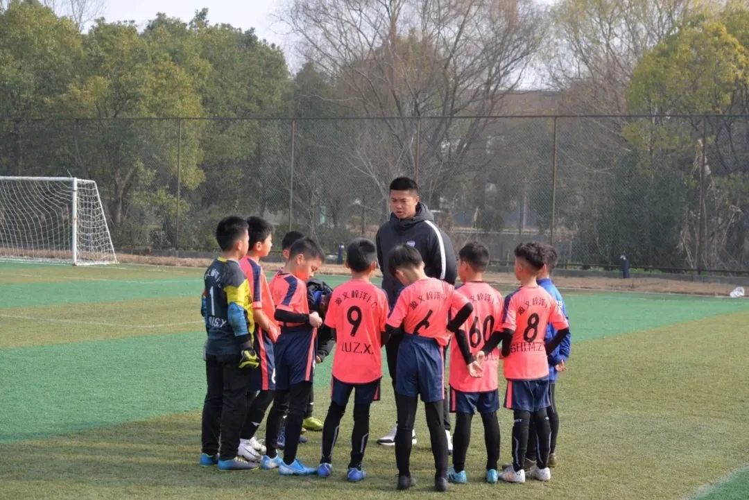 昔日东亚队长因赌沦为老赖，如今他扎根青训期待复制根宝模式