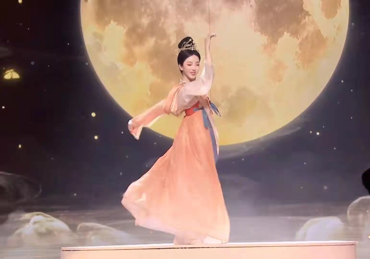 运动girl穿搭图鉴,健身服穿搭小心机上衣女性