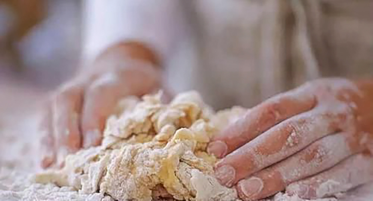 宅家油条是越做越好吃,宅家零食暄软油条的做法