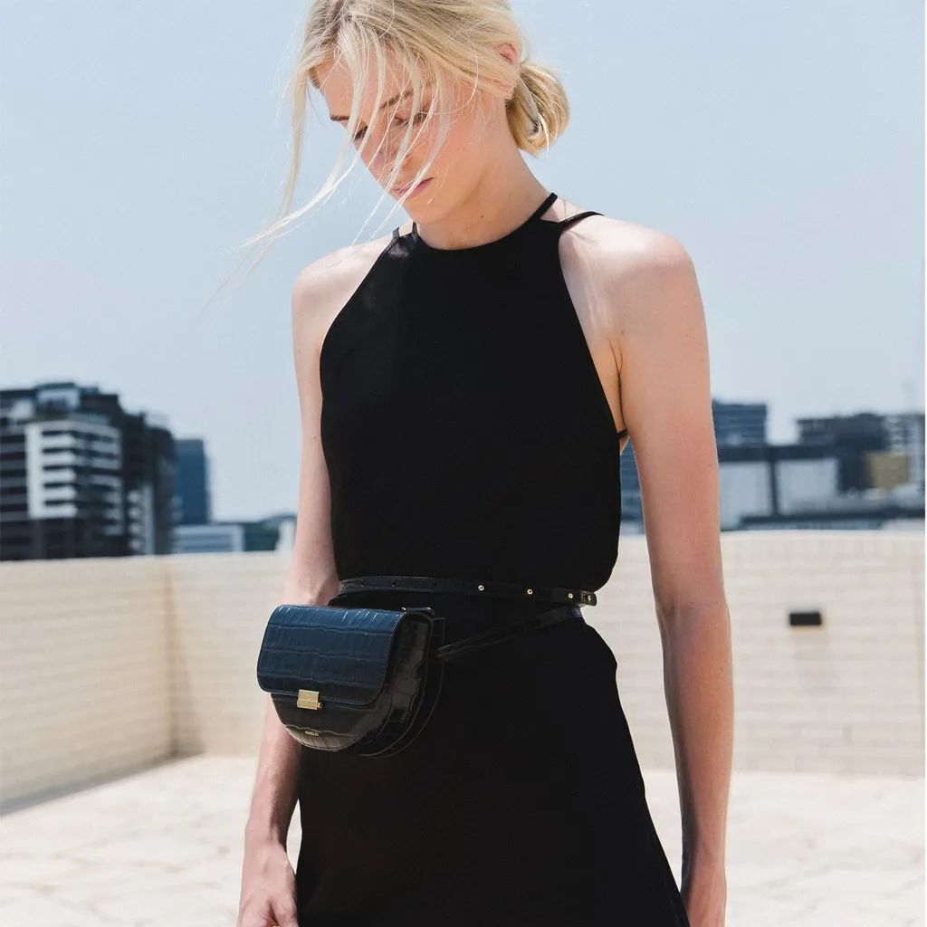 纵然每年流行的都不一样,有这样一个趋势——鳄鱼压纹