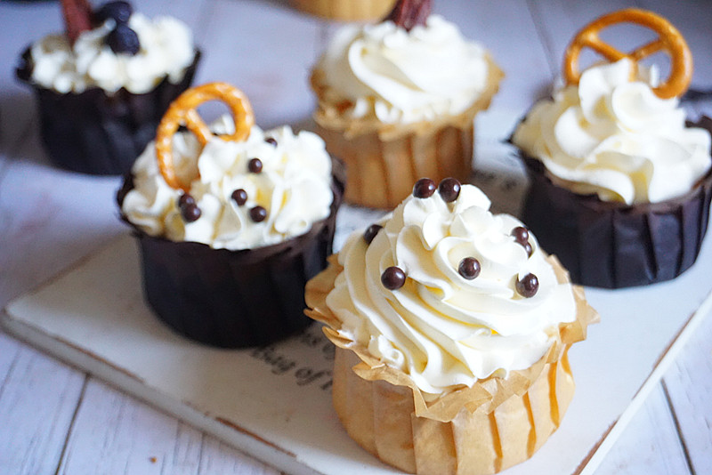 新手简单初级甜品纸杯蛋糕,家用奶油纸杯蛋糕怎么做