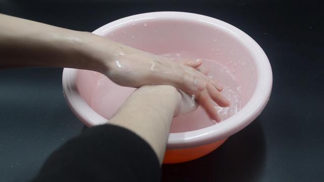 手上的老茧怎么去除小窍门,手指老茧怎么去除小窍门