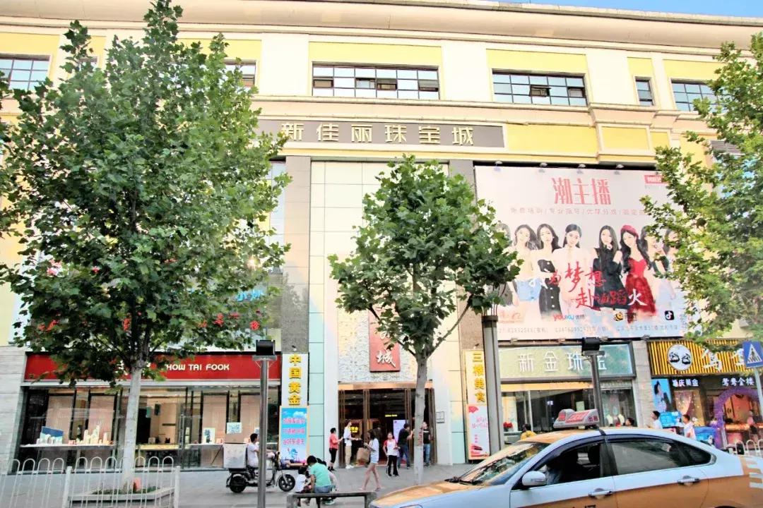 武昌这所低调的大学坐拥一线江景，教学楼窗外就是黄鹤楼