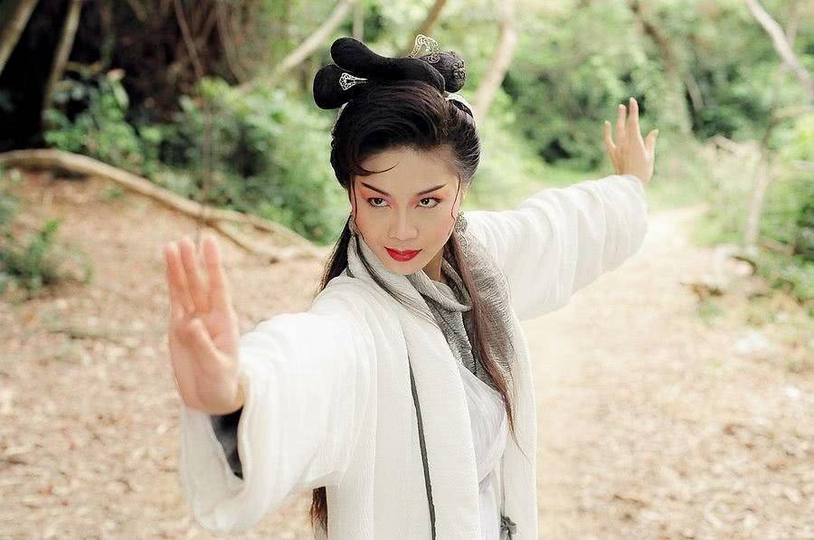 甘做22年*妇情**，从打工妹变女总裁，“黑道大嫂”陈妙瑛的逆袭人生