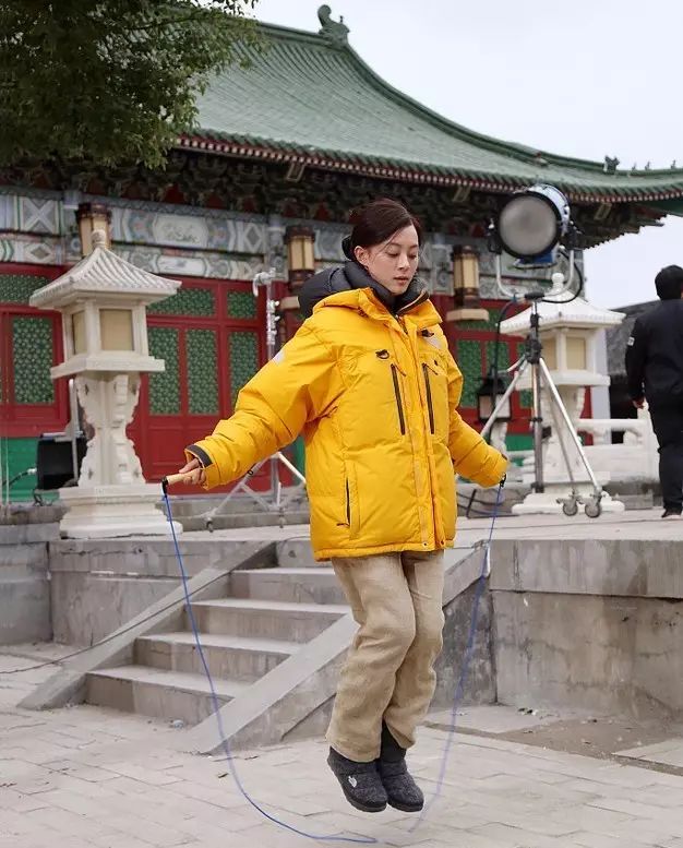 跳绳是减肥王牌，每天跳绳500个，赘肉悄悄不见，让你慢慢瘦下来