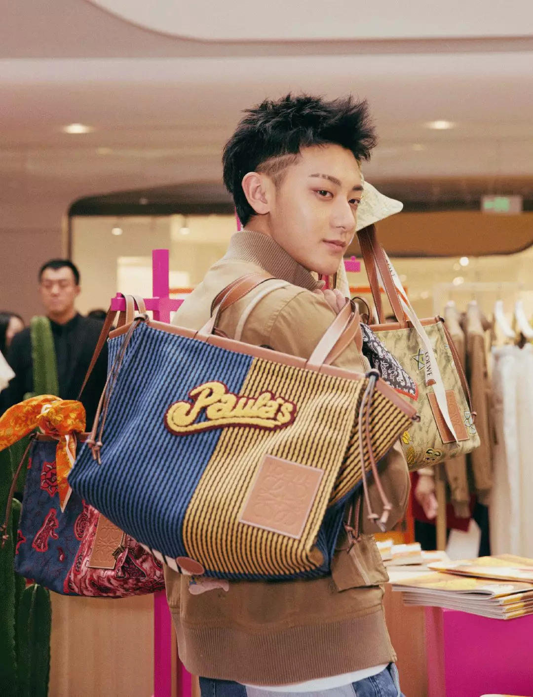 今年最流行最实用最能装的包包……竟然是购物袋？