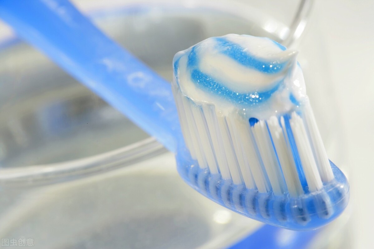 墙壁脏别着急重新粉刷，不管墙壁多脏，这3招轻松去污