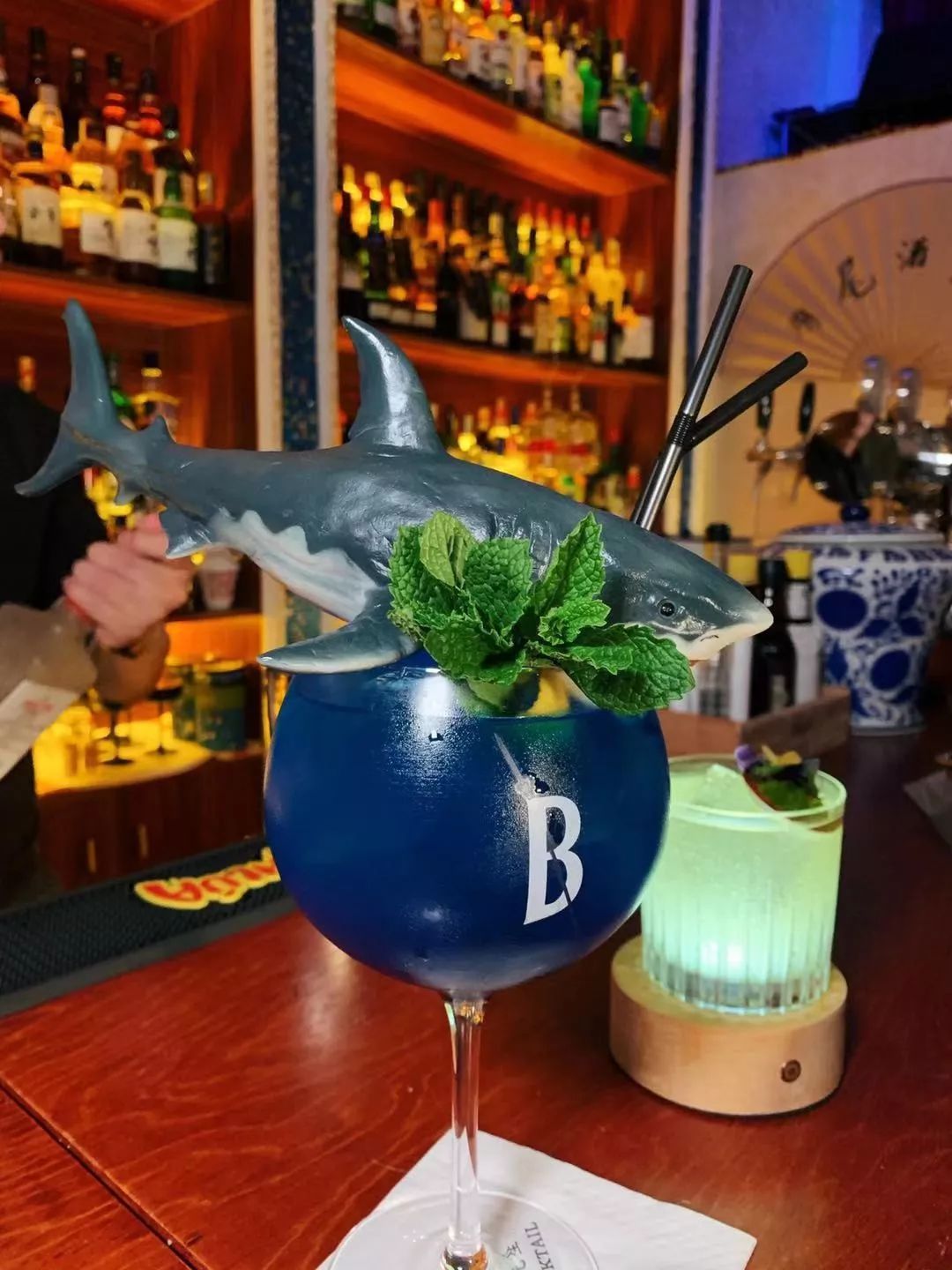 加鱼子酱的鸡尾酒喝过吗？长春首家分子鸡尾酒吧，味道太神奇了