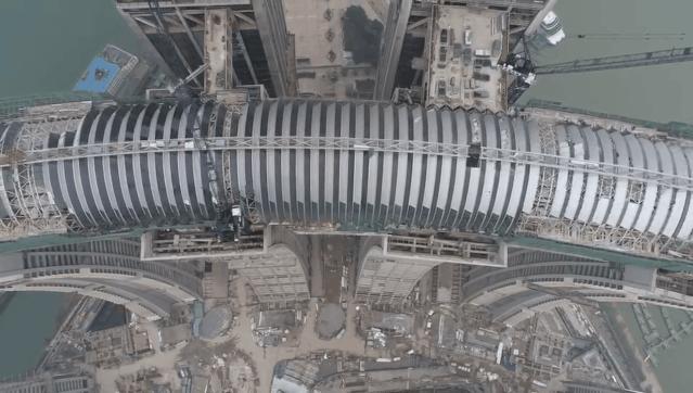 重庆的摩天大楼往下看有多恐怖,重庆横向摩天大楼天空漫步