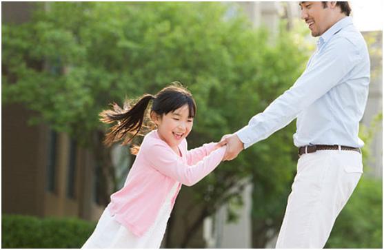 如何向孩子表达爱?无法脱口而出的“我爱你”,可以化成亲子装