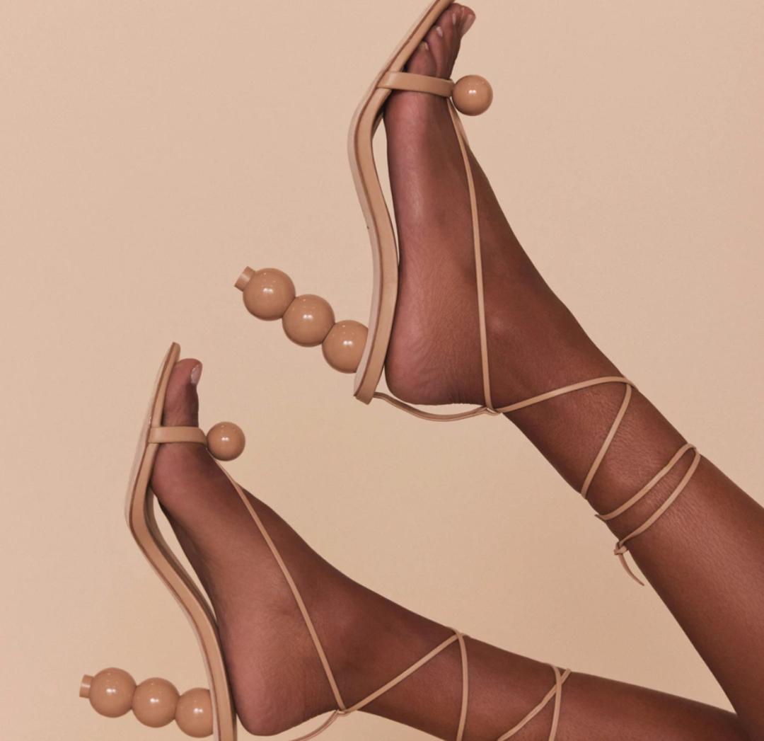 今年的时髦高跟鞋,今年时尚的高跟鞋品牌叫什么