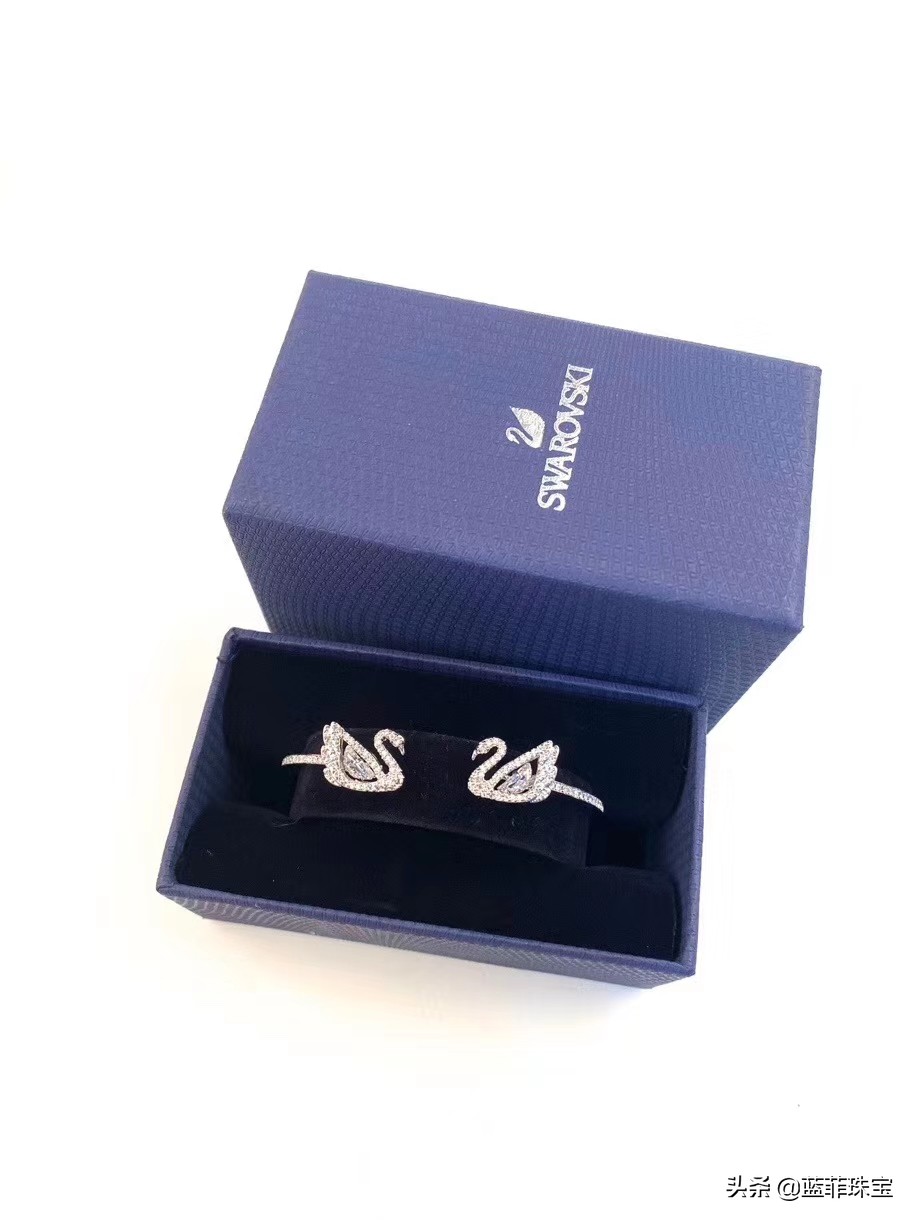 施华洛世奇是不是银饰,施华洛世奇元素水晶是什么