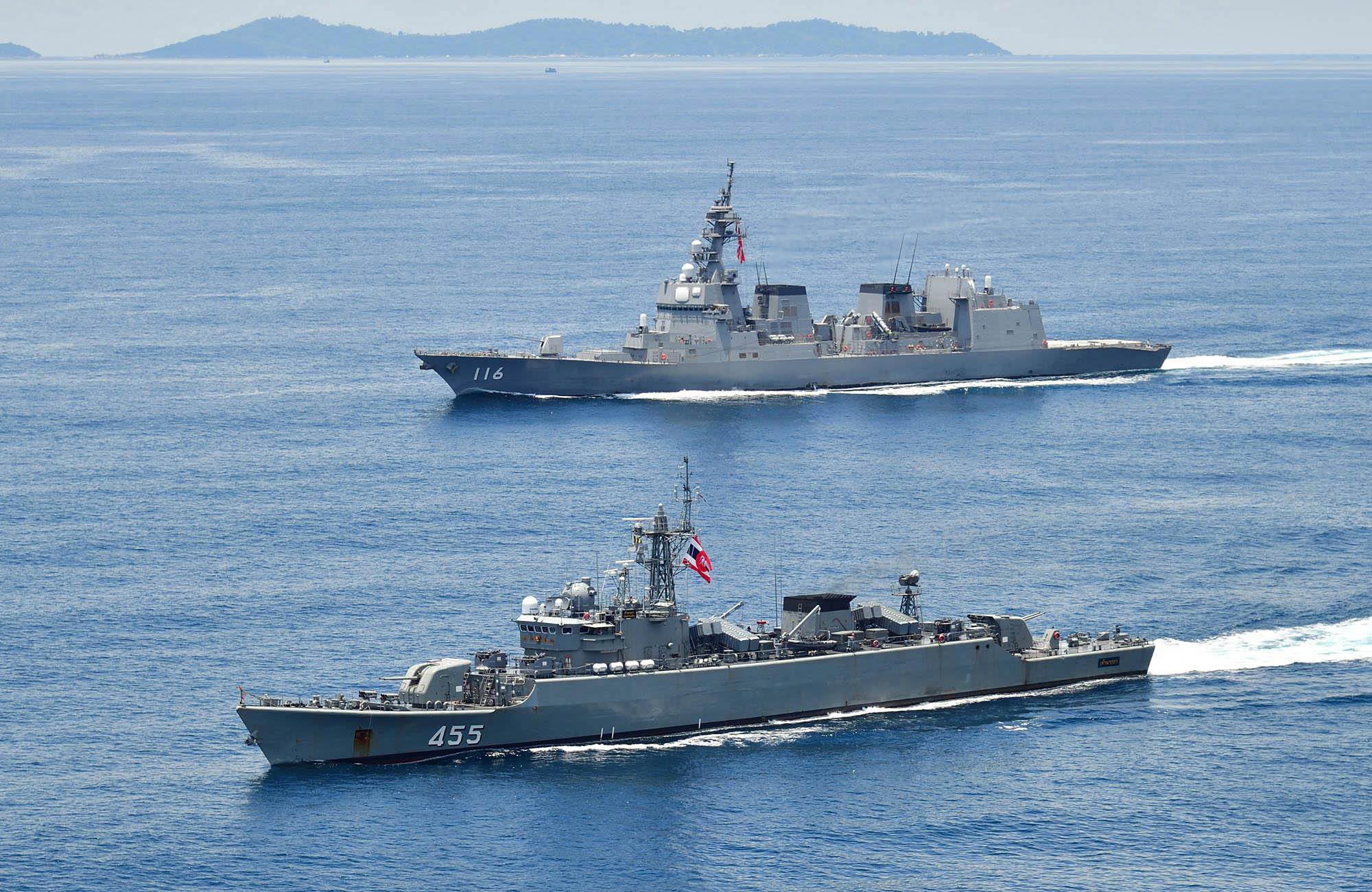 泰国海军两代主力舰,泰国海军轻巡洋舰