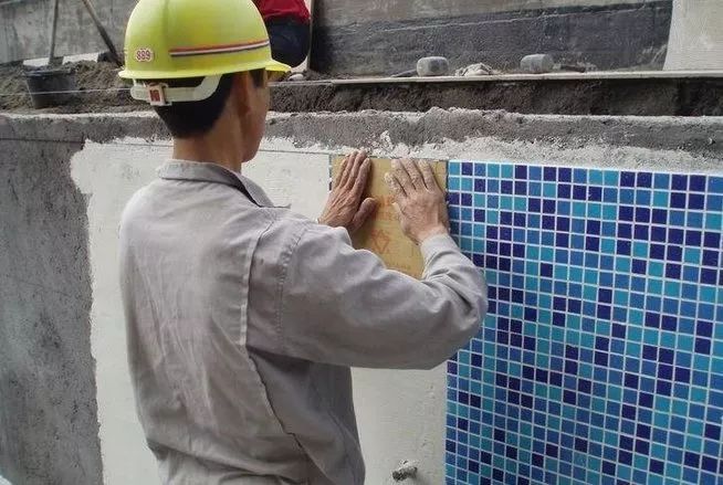 游泳池马赛克铺贴方法视频,水晶马赛克铺贴池子方法视频