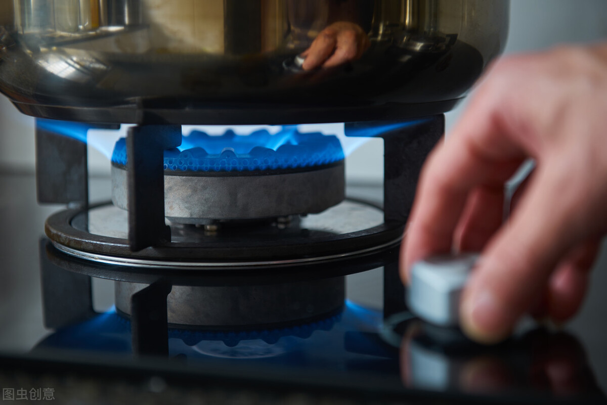 你家的燃气灶松手就灭吗,你家的煤气灶也会卡点吗