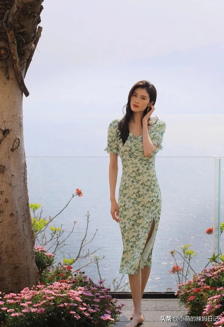 穿连衣裙可以配什么鞋,穿连衣裙上面搭配什么鞋子