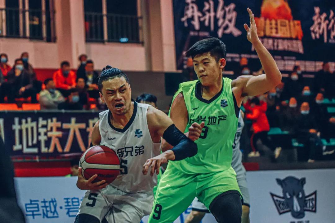 扎根佛山12年！两夺全国冠军！他们的篮球世界，没有声音