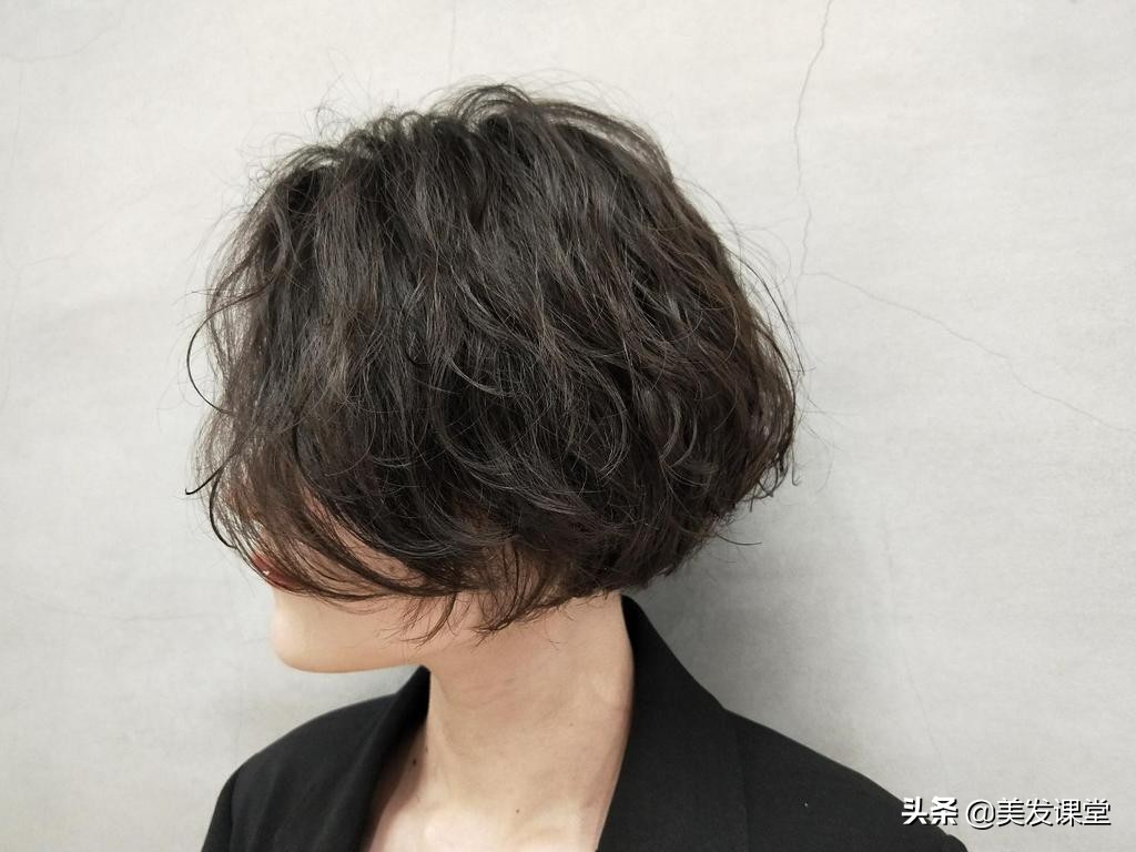 黑发染发防止爆顶,避免爆顶染发教程顺序