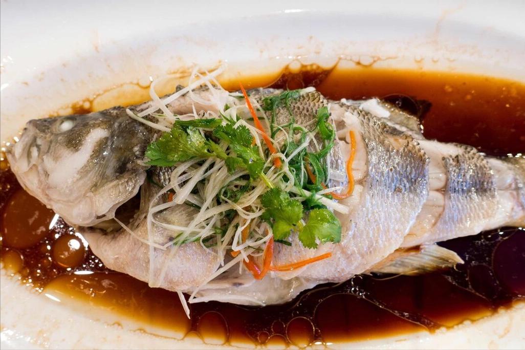 做清蒸鱼，调料不能乱加，牢记2不放，鱼肉鲜香嫩滑，不柴也不腥