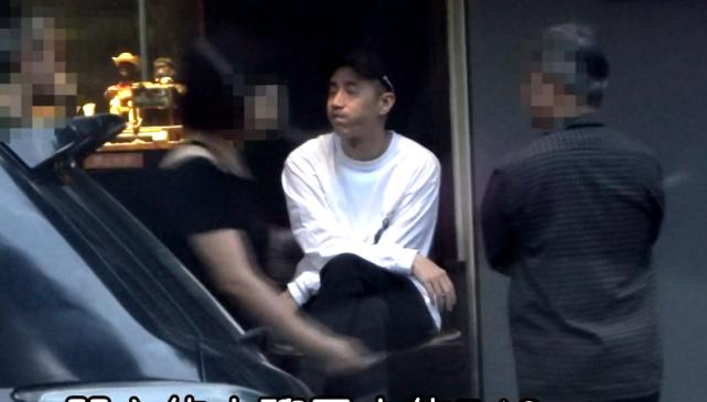 成龙儿子房祖名近况曝光，抽雪茄开豪车，下半年已有全新演艺计划