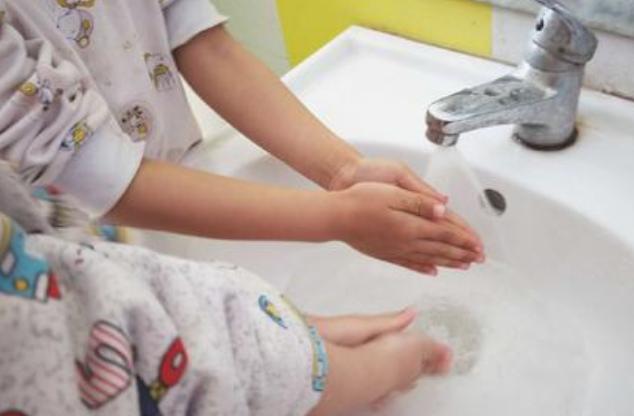 宝宝喜欢挠屁股,宝宝总是挠屁股是有虫子吗