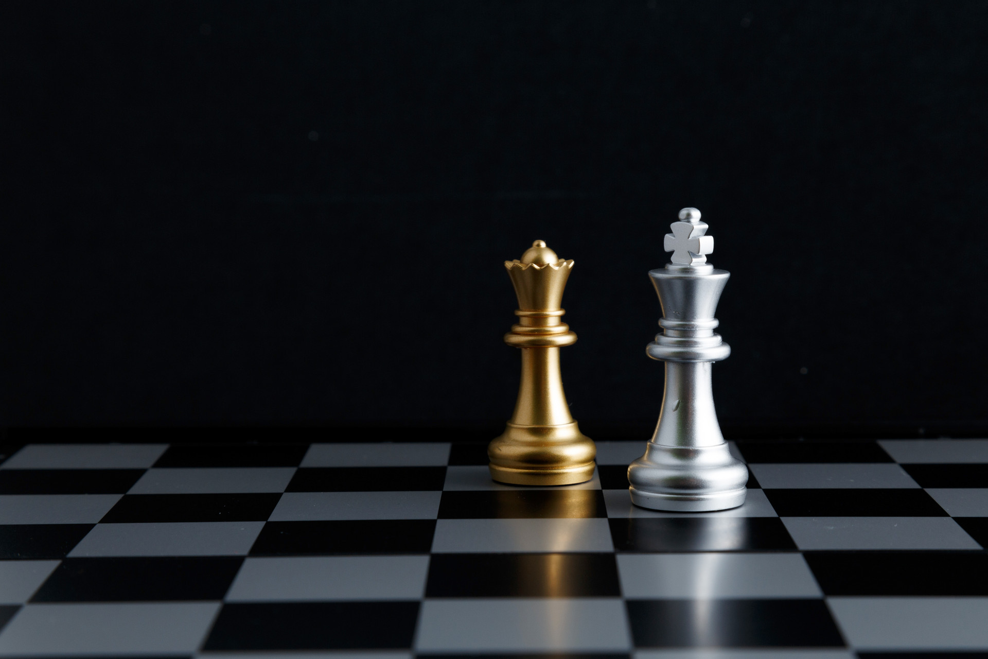 中航锂电和宁德时代哪个待遇好,中航锂电和宁德时代锂电池哪个好