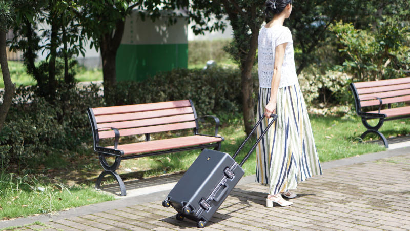 粗铝框设计，TSA密码锁，地平线8号行李箱，出差旅行好伙伴