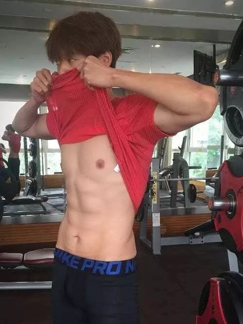 亲爱的热爱的韩商言腹肌,韩商言露出全部腹肌