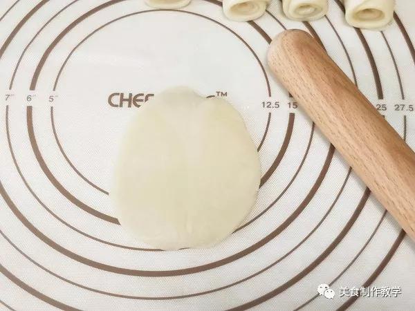 老爸的食光鲜花饼的做法,发面玫瑰花饼的美食做法