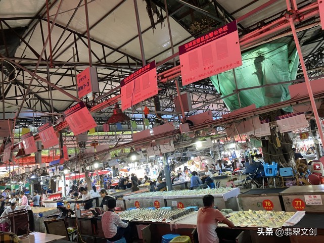 翡翠直播真的能赚钱吗,做翡翠直播一年能赚多少钱