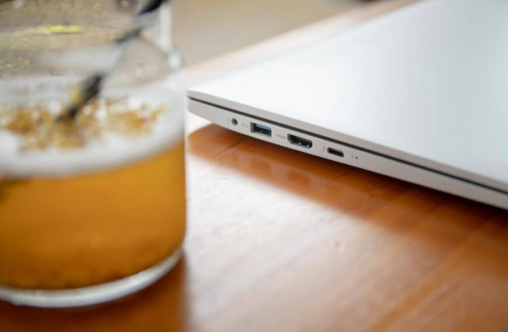 实习别被笔电压垮，换LGgram17赢上司赏识