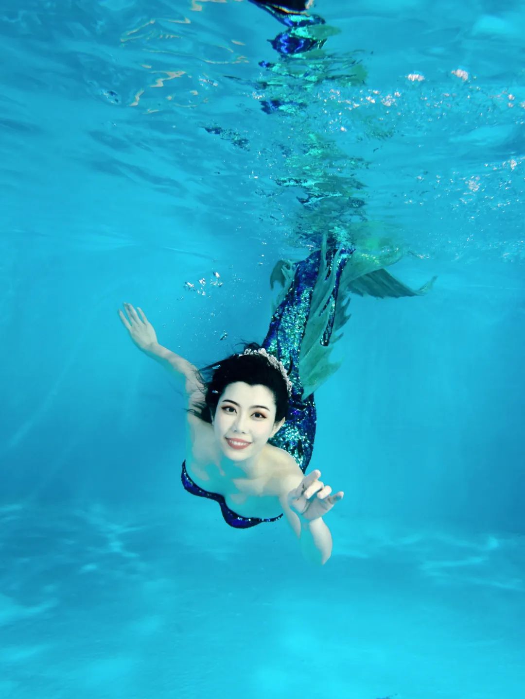 何灏浩：水中*物尤**，人间女神