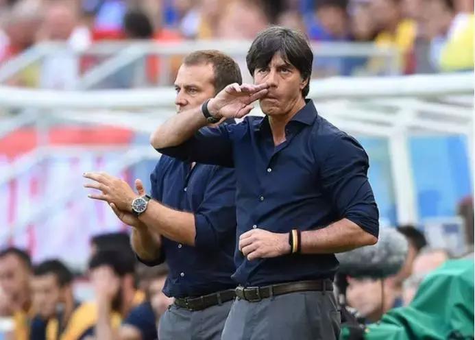 宝宝爱抠手抠鼻子,宝宝爱抠大人鼻子嘴巴