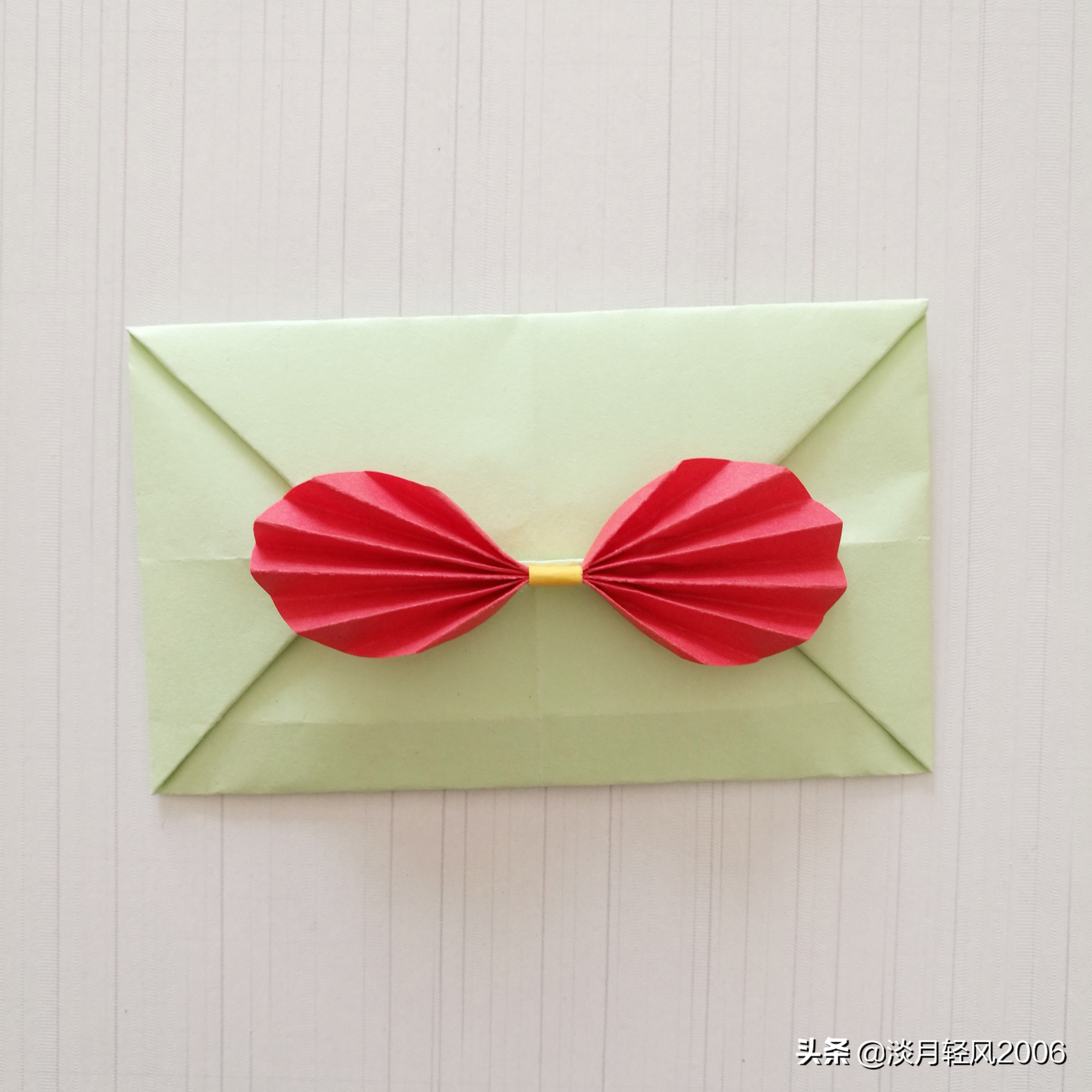 幼儿园手工折纸信封超简单,用正方形折纸做信封