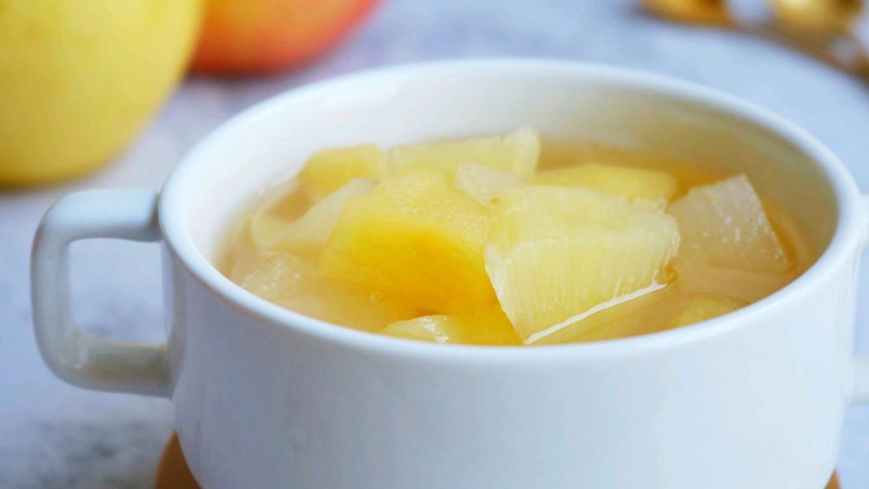 自己做水果糖水，甜甜的味道真好喝，没有添加更健康