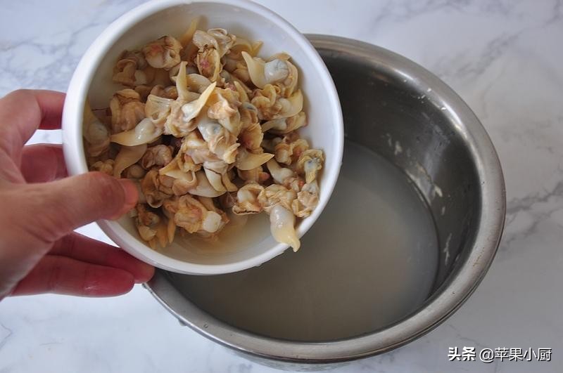 海鲜能不能和素菜一起吃,请问海鲜不能和什么菜一起吃